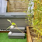 Cocoon Dans Maison Avec Et Jardin En Centre ディジョン