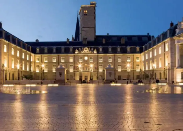 Проживание в семье Cocoon Dans Maison Avec Et Jardin En Centre *